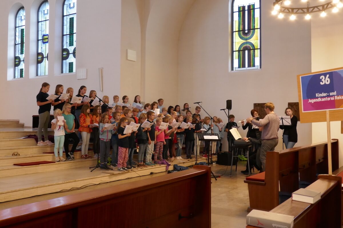 Kinderchortag und Messdieneraufnahme – Katholische Kirchengemeinde St. Heinrich Reken